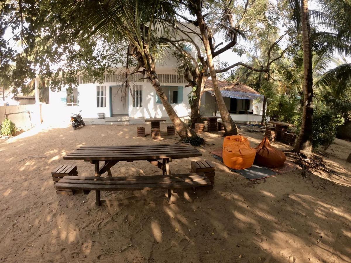 Hangover Hostels Arugam Bay Exterior foto